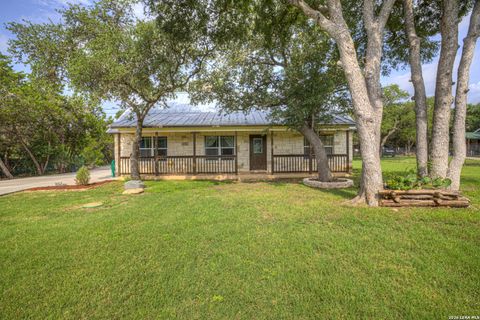 Property photo of 1840 Rustic Oak Ln, Spring Branch, TX 78070