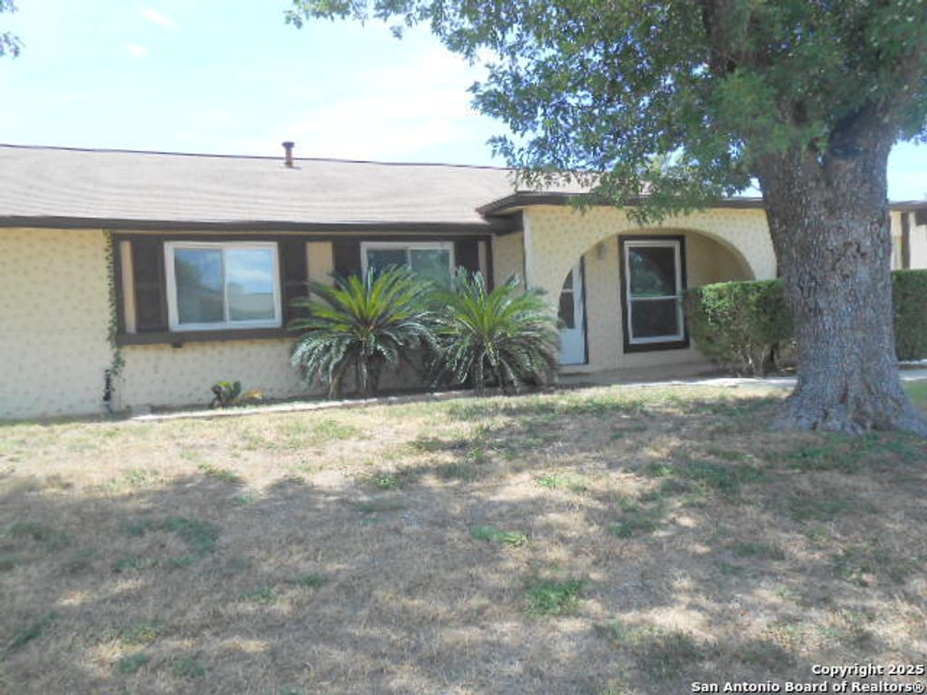 Photo of 703 Smoke Tree, San Antonio, TX 78227 (MLS # 1891257)