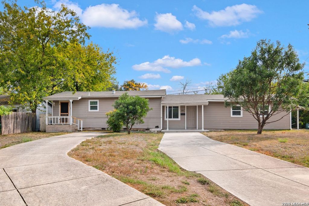 Photo of 166 El Monte 3 #3, San Antonio, TX 78212 (MLS # 1954819)