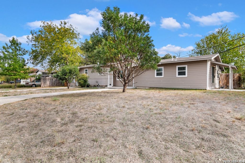 Photo of 166 El Monte 3 #3, San Antonio, TX 78212 (MLS # 1954819)