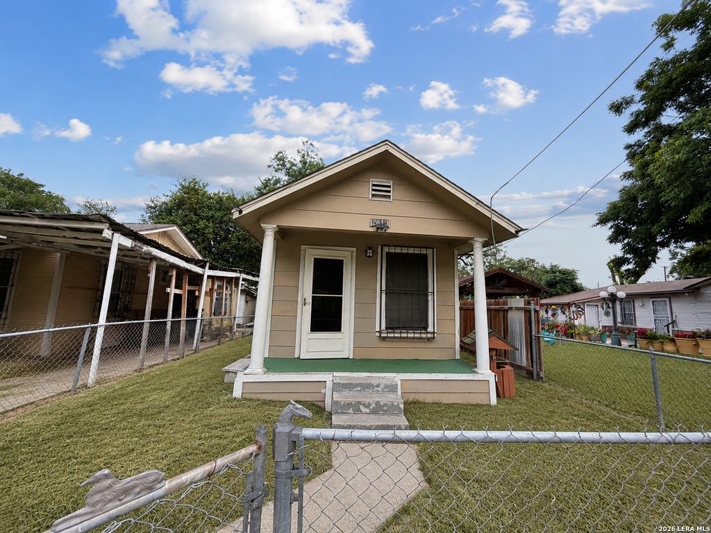 Photo of 2613 Colima St, San Antonio, TX 78207 (MLS # 1972348)