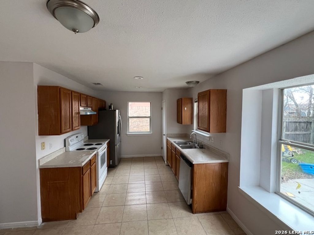 Photo of 115 Cibolo Creek Dr, Boerne, TX 78006 (MLS # 1940262)