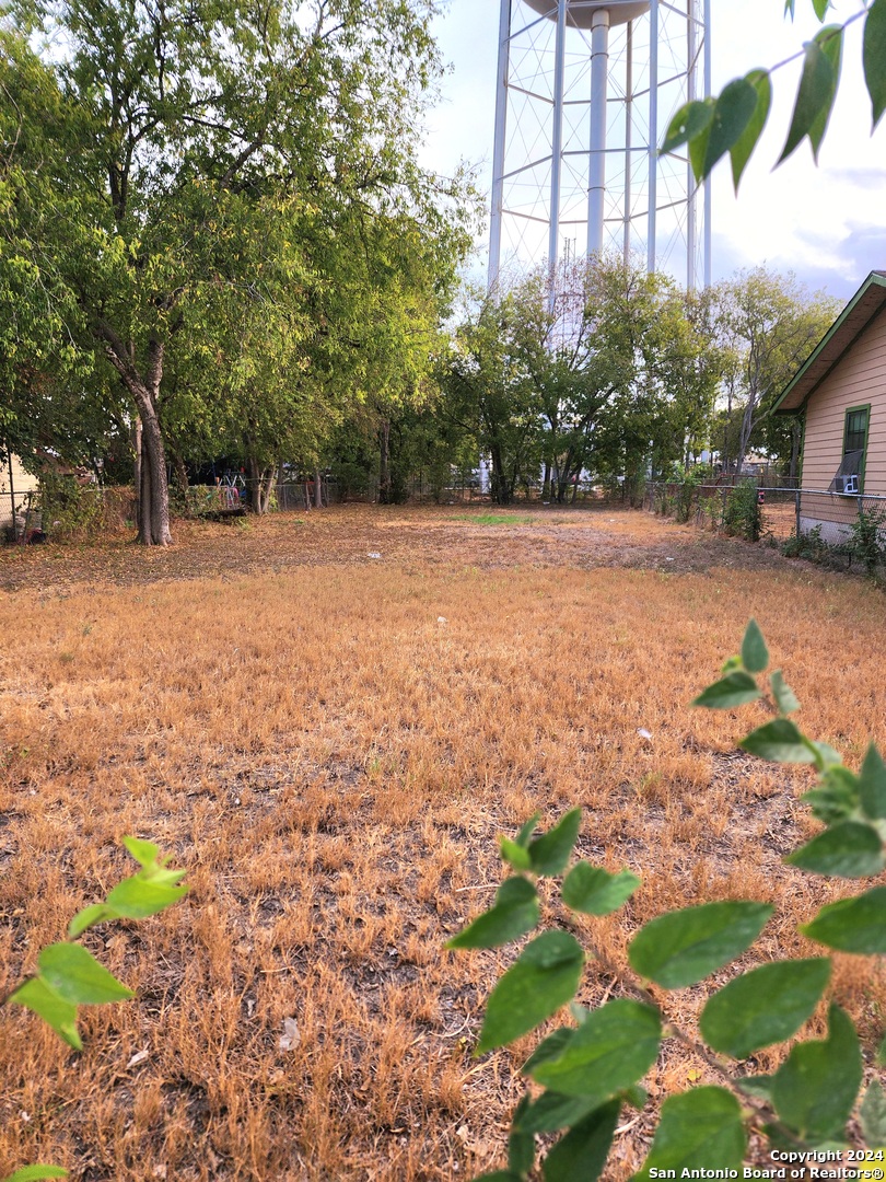 Photo 1 of 5 — 1026 W VESTAL PL, San Antonio, TX 78221