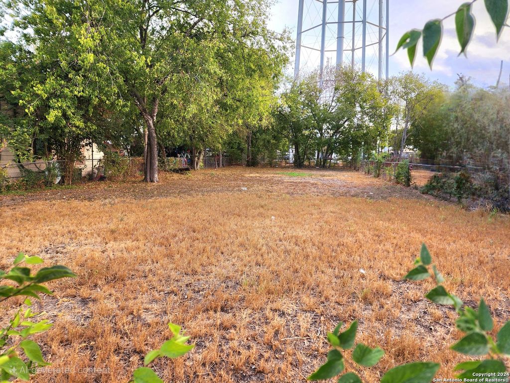 Photo of 1026 W VESTAL PL, San Antonio, TX 78221 (MLS # 1821901)