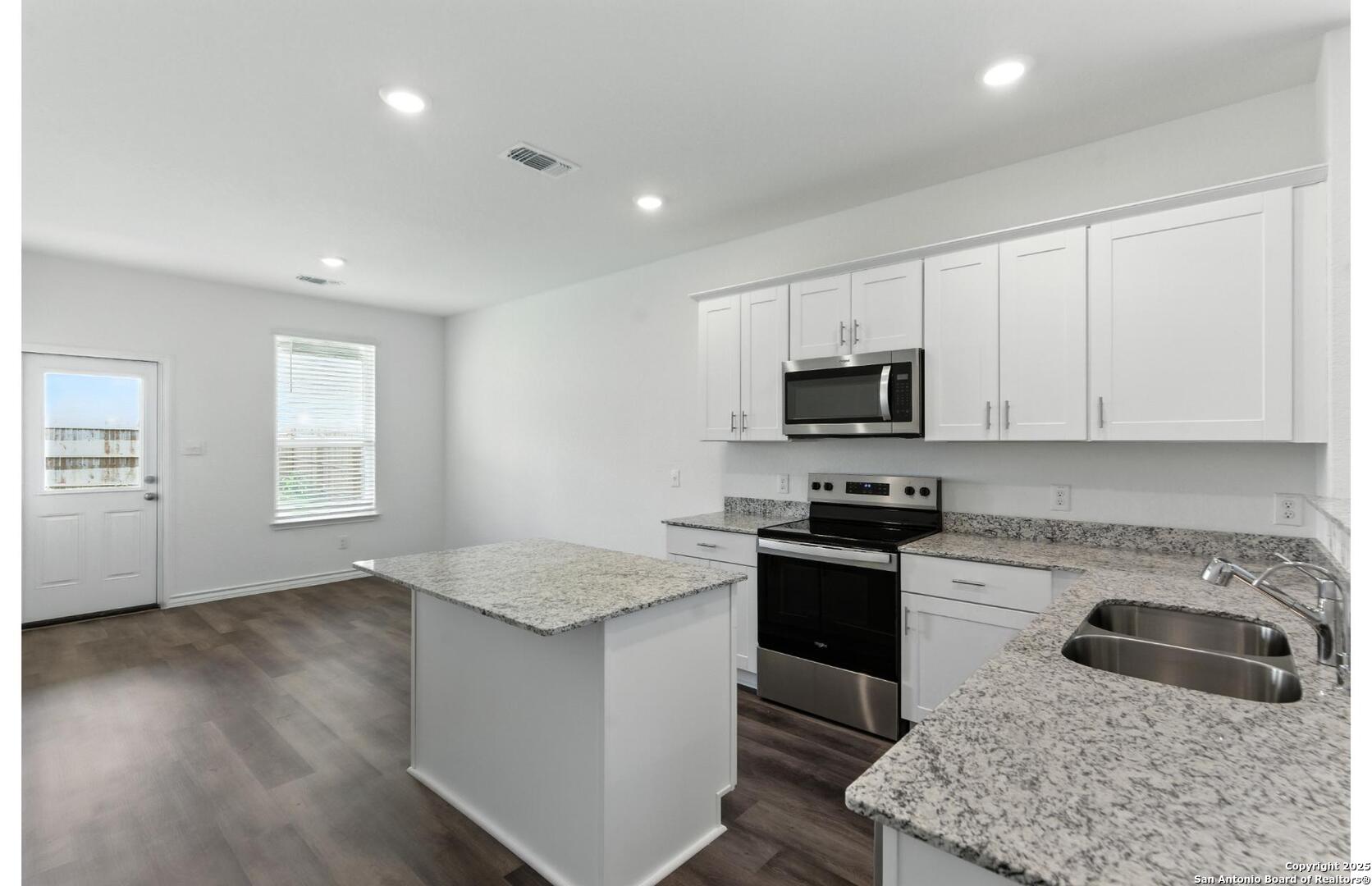 136 Country Elm