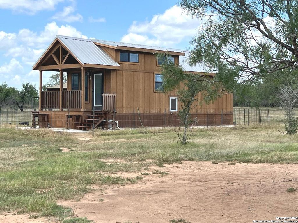 Photo of 8136 Leal Rd, Pleasanton, TX 78064 (MLS # 1794929)