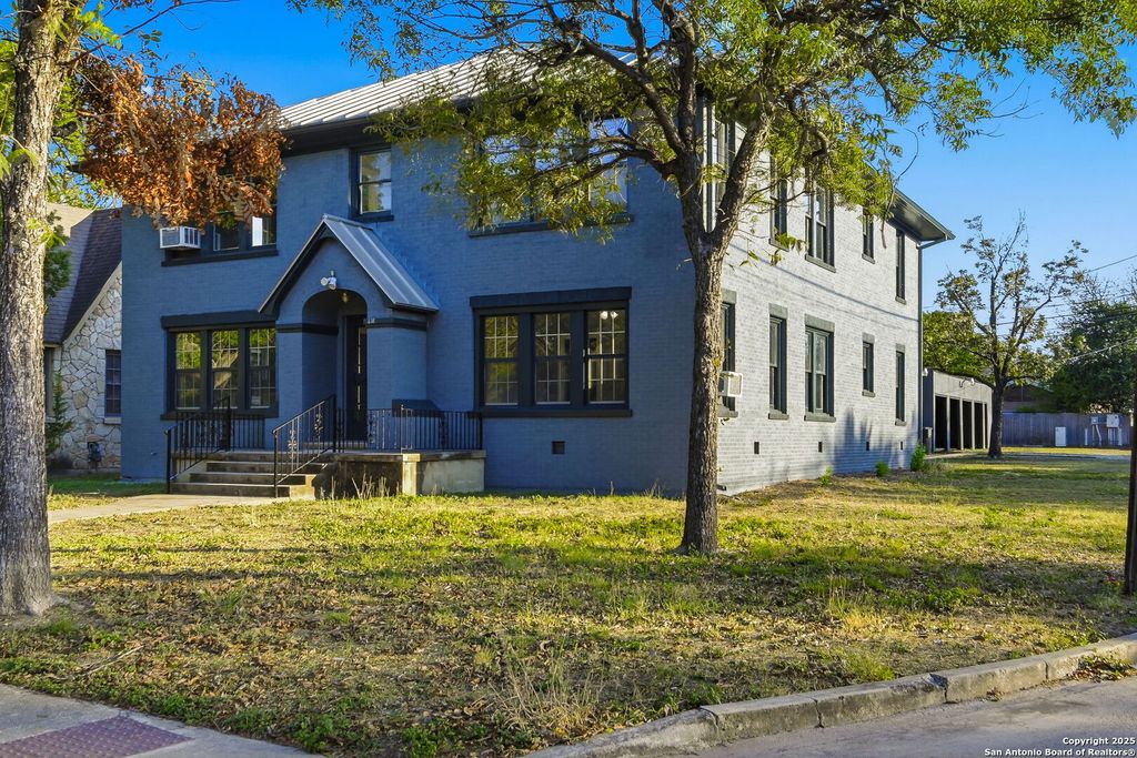 Photo of 438 W Kings Hwy Unit 1, San Antonio, TX 78212 (MLS # 1926784)