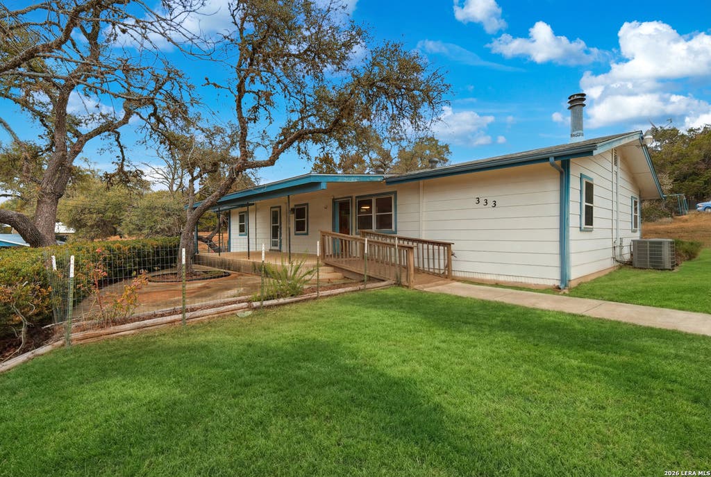 Photo of 333 Tamarack, Canyon Lake, TX 78133 (MLS # 1936426)