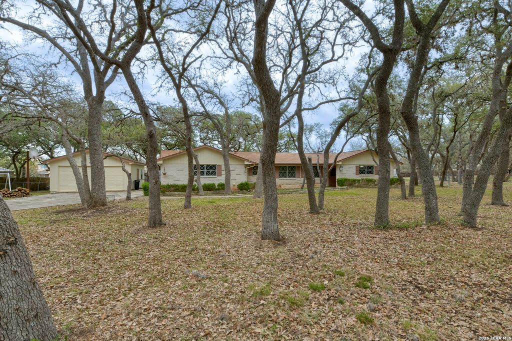 Photo of 25202 N Saddle Trl, San Antonio, TX 78255 (MLS # 1947162)