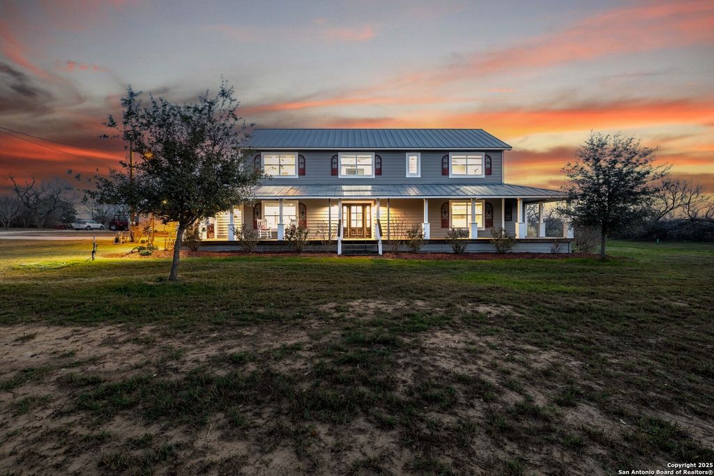 Photo of 917 County Road 664, Devine, TX 78016 (MLS # 1849410)