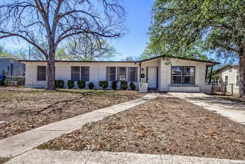 Photo of 911 Elkhorn Dr, San Antonio, TX 78218 (MLS # 1950991)