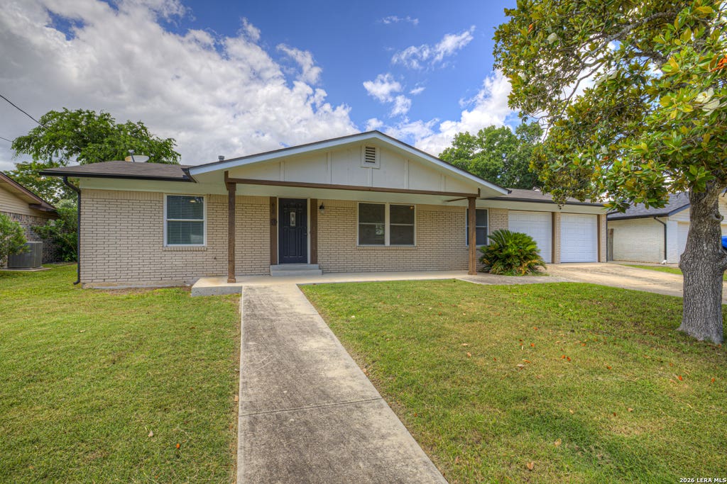 Photo of 608 Creek, New Braunfels, TX 78130 (MLS # 1992381)