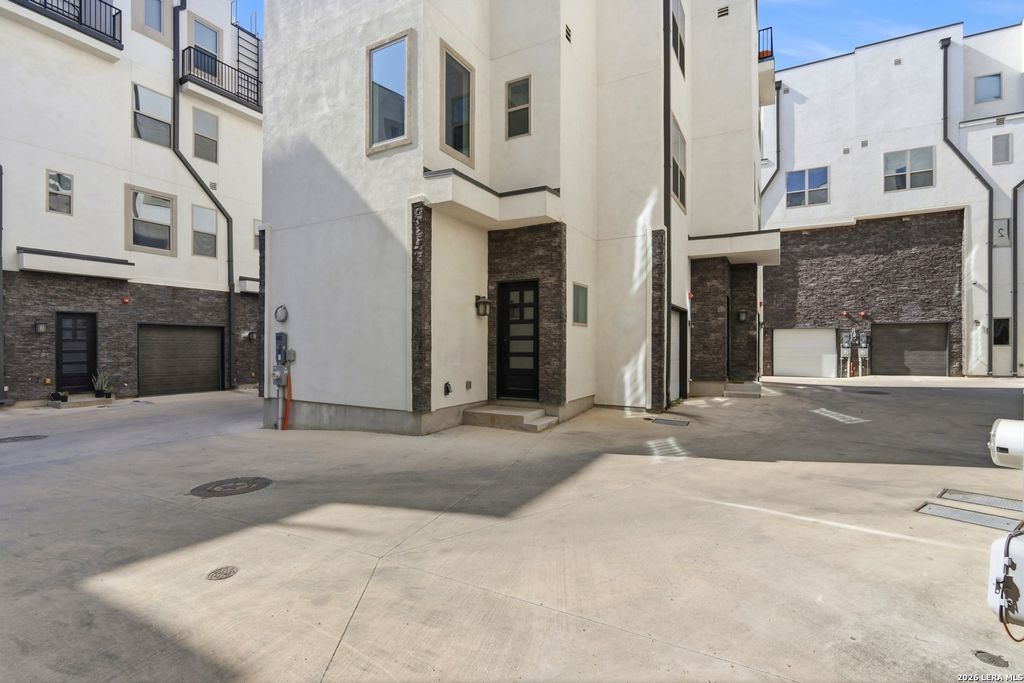 Photo of 1817 N ST MARYS ST 502 #502, San Antonio, TX 78212 (MLS # 1957308)