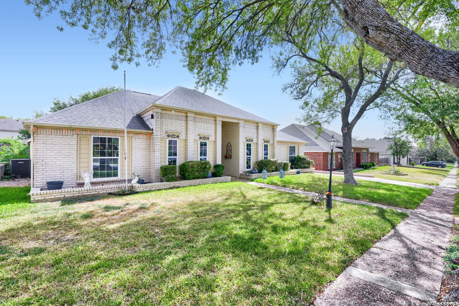 3438 FOXBRIAR LN