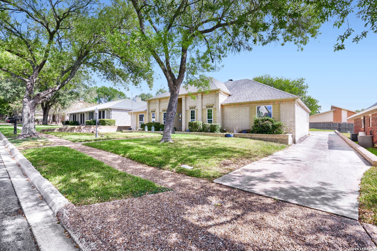 3438 FOXBRIAR LN