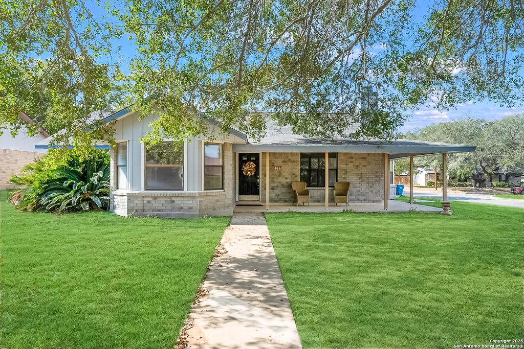 Photo of 1017 Abilene, Pleasanton, TX 78064 (MLS # 1924590)
