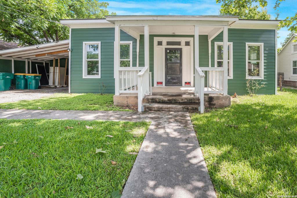 Photo of 114 SHORT ST, Boerne, TX 78006 (MLS # 1990972)