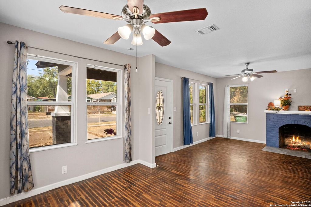 Photo of 1530 SW 19th Street, San Antonio, TX 78207 (MLS # 1958923)