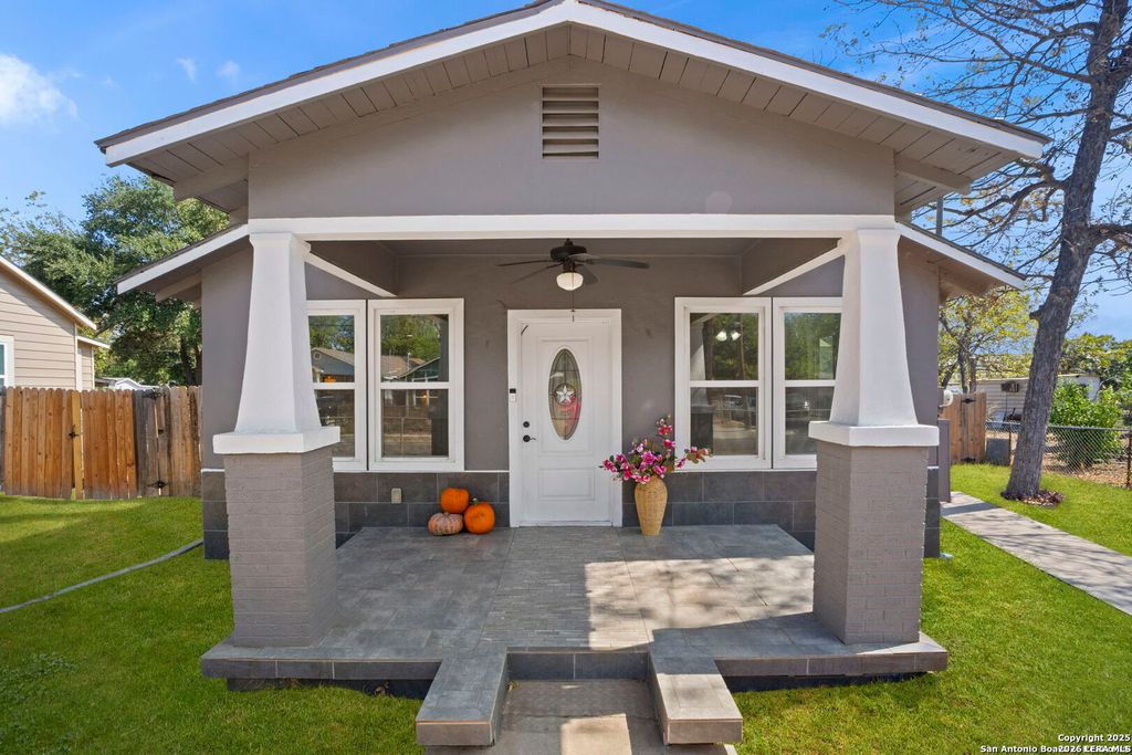 Photo of 1530 SW 19th Street, San Antonio, TX 78207 (MLS # 1958923)