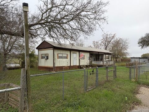 976 County Road 361 La Vernia TX 78121