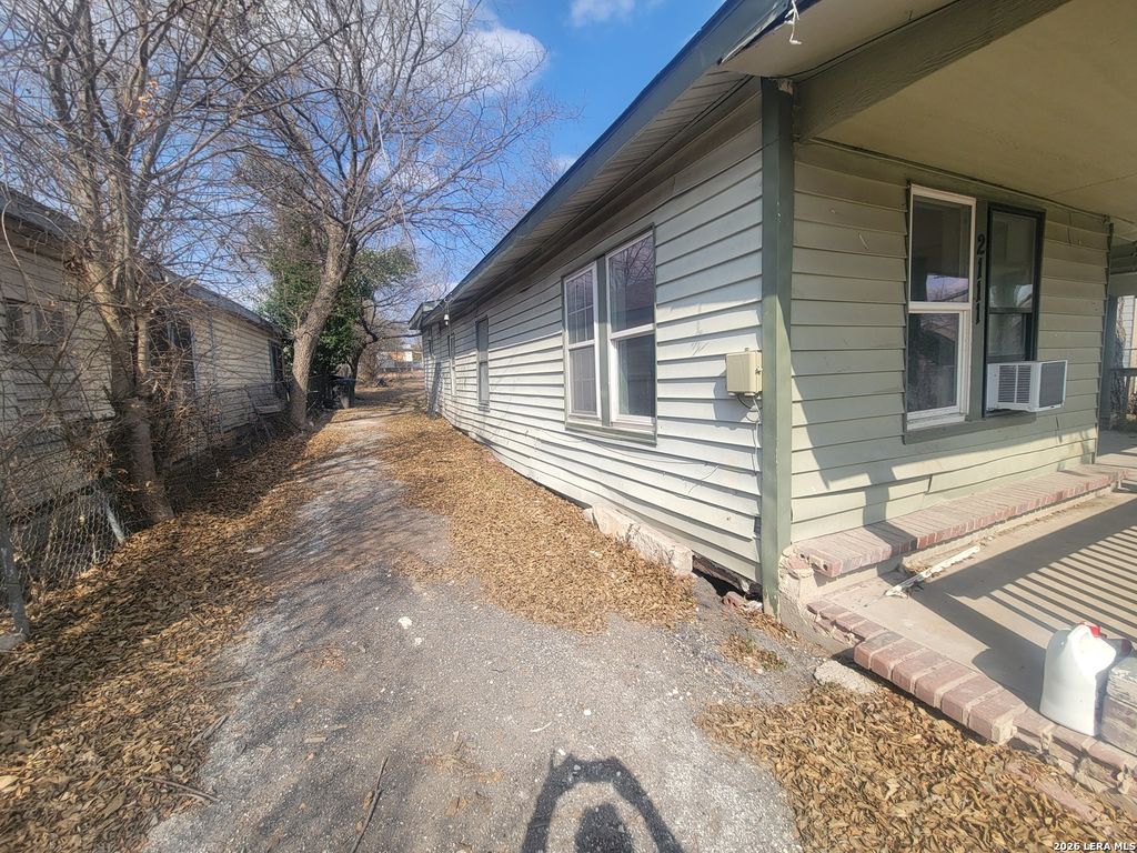 Photo of 2111 Rivas, San Antonio, TX 78228 (MLS # 1941382)