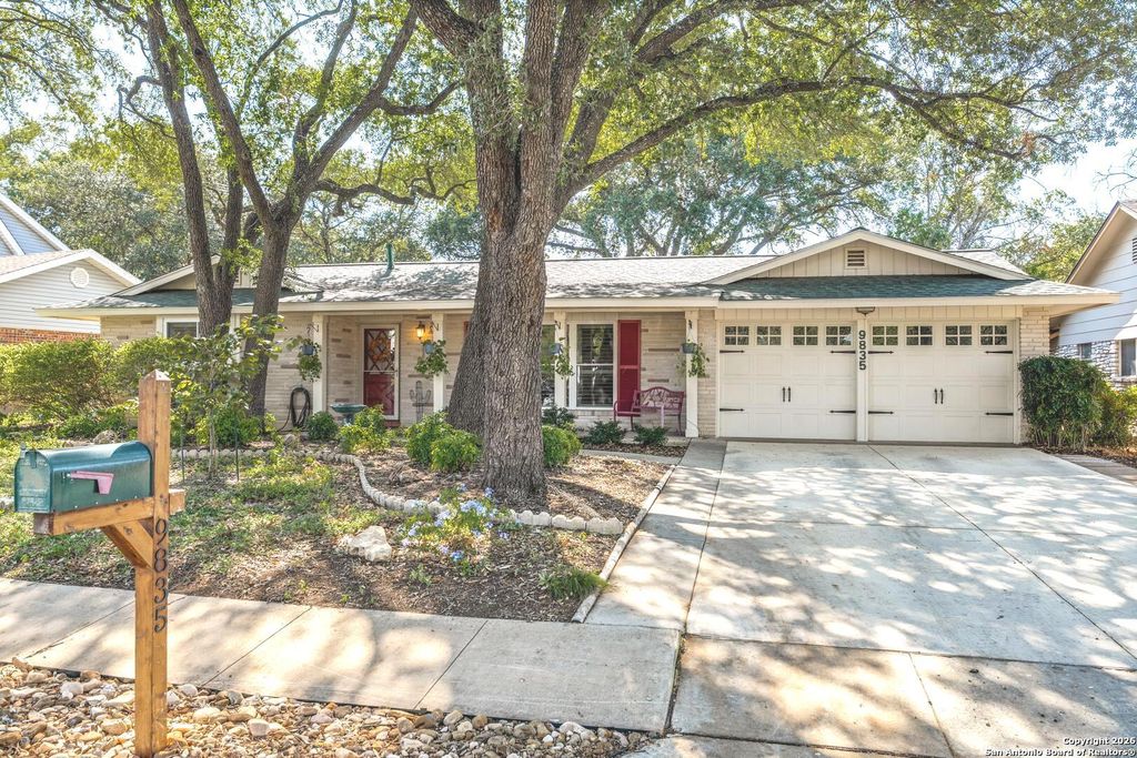 Photo of 9835 Greentree Dr, San Antonio, TX 78230 (MLS # 1934040)