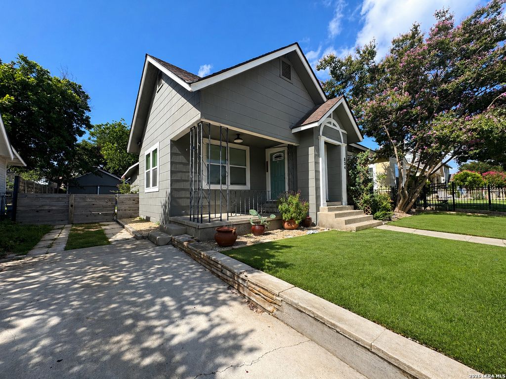 Photo of 834 BAILEY AVE, San Antonio, TX 78210 (MLS # 1962482)