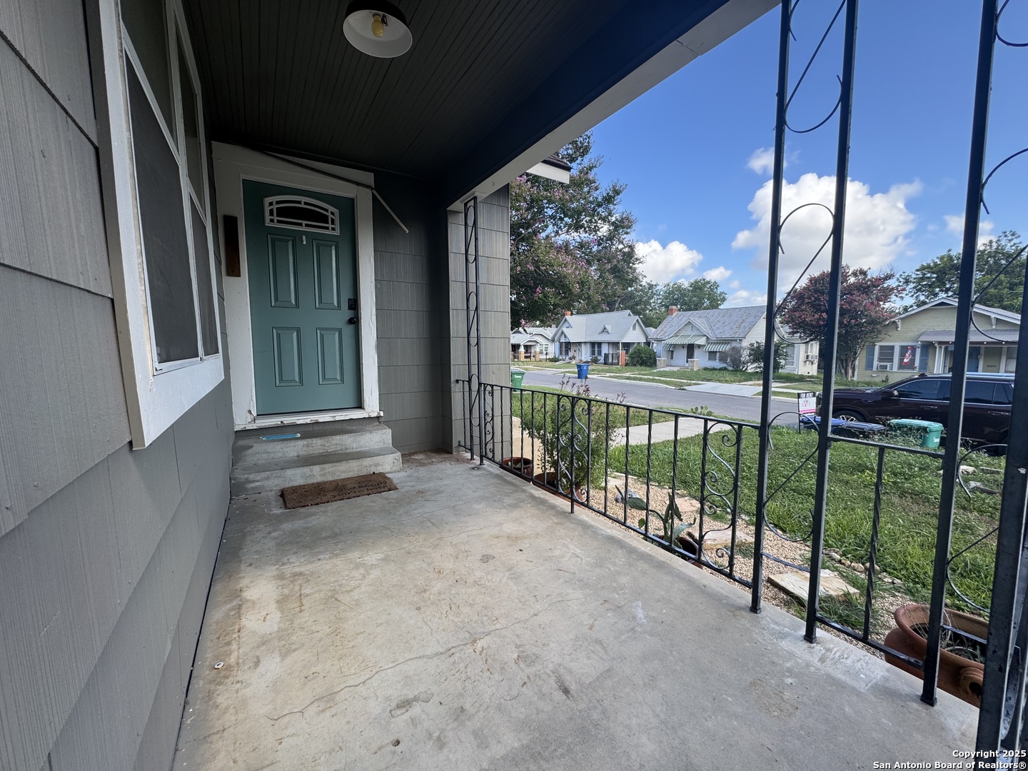 834 BAILEY AVE