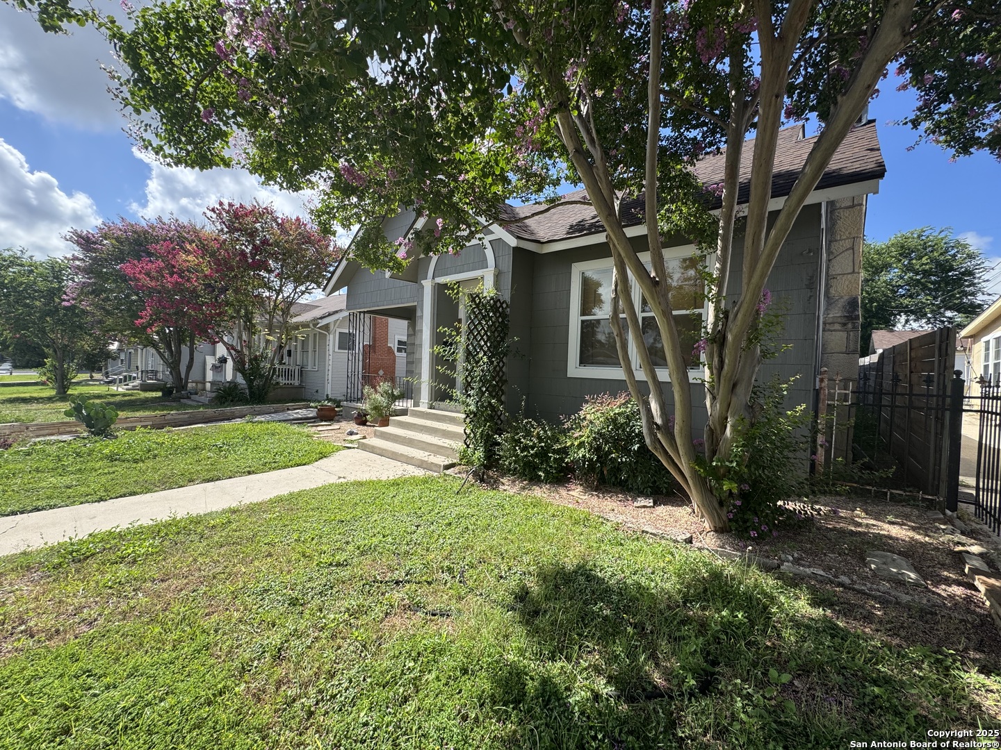 834 BAILEY AVE