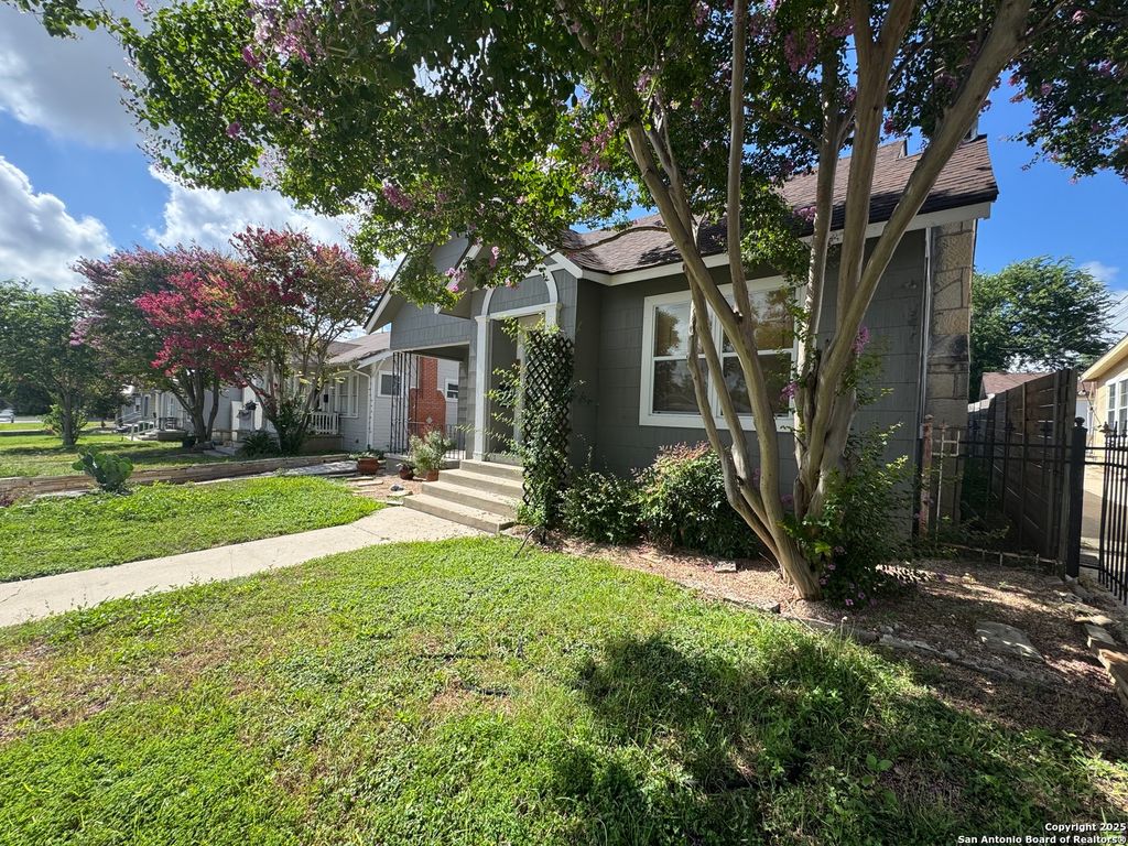 Photo of 834 BAILEY AVE, San Antonio, TX 78210 (MLS # 1962482)