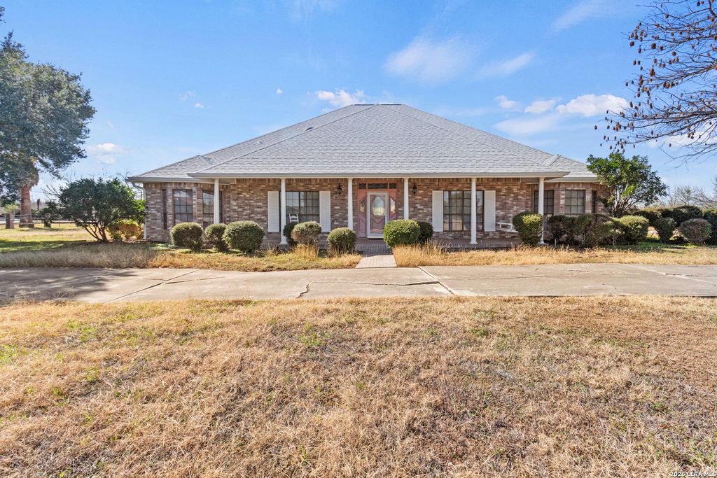 Photo of 500 River Oak, Seguin, TX 78155 (MLS # 1939409)
