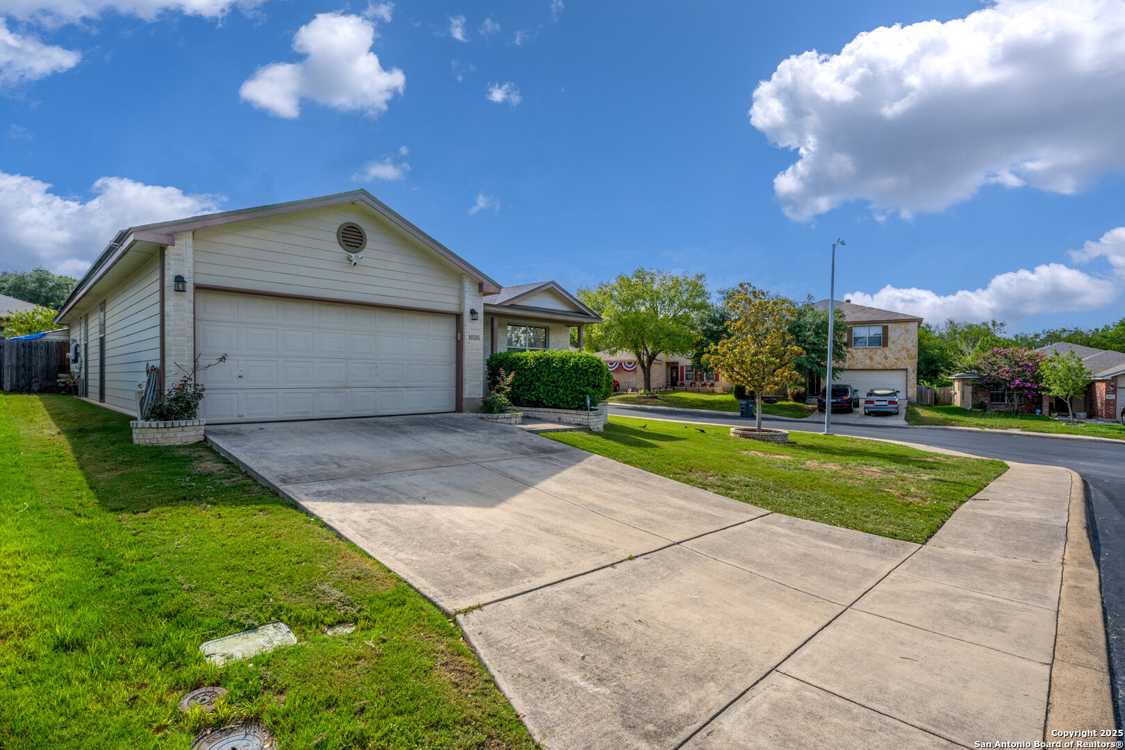 1035 Magnolia Hill