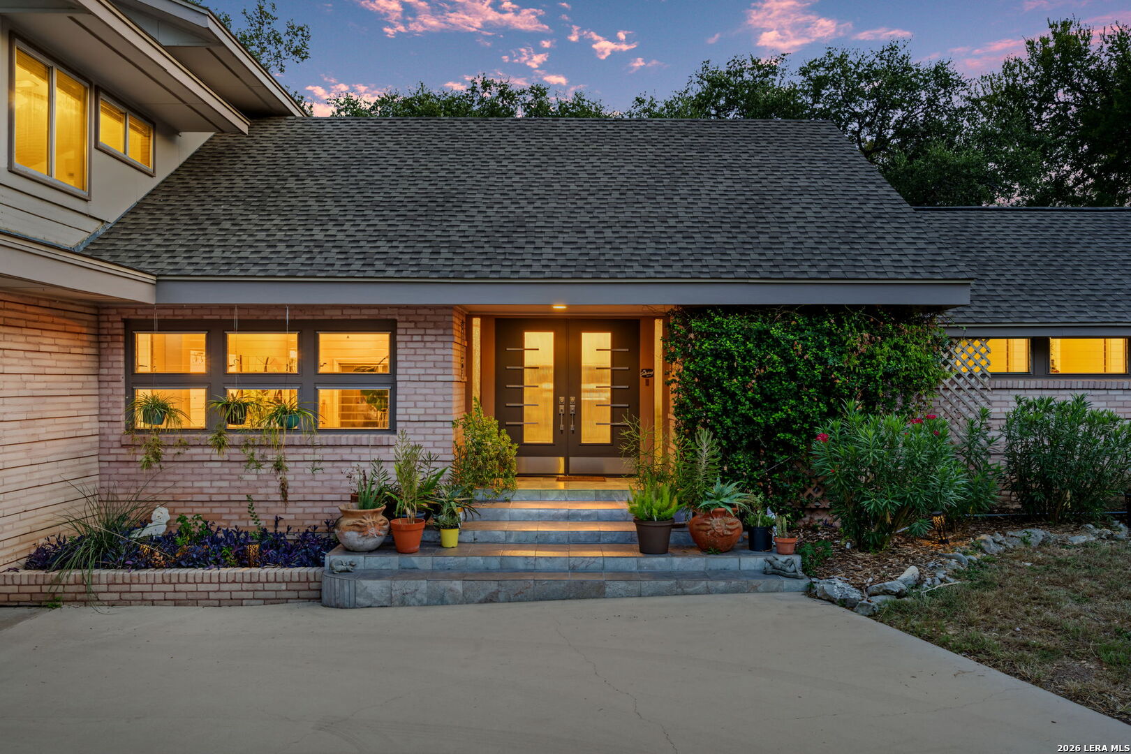 106 Mecca Dr