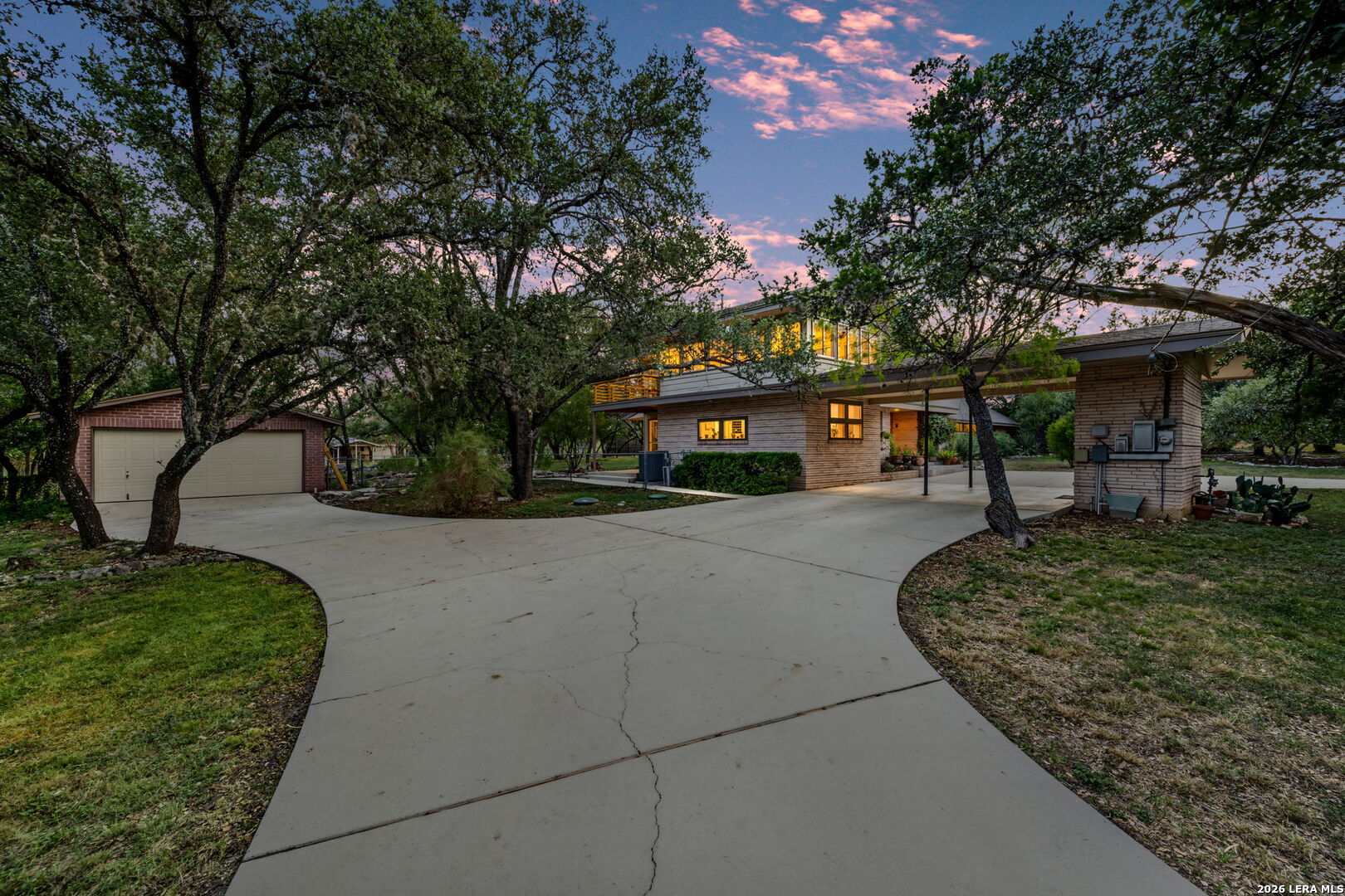106 Mecca Dr