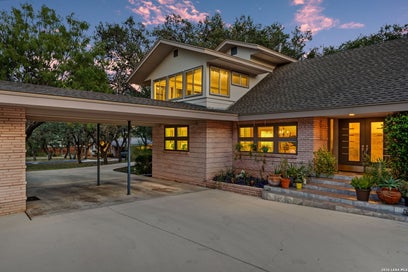 106 Mecca Dr Hollywood Park TX 78232