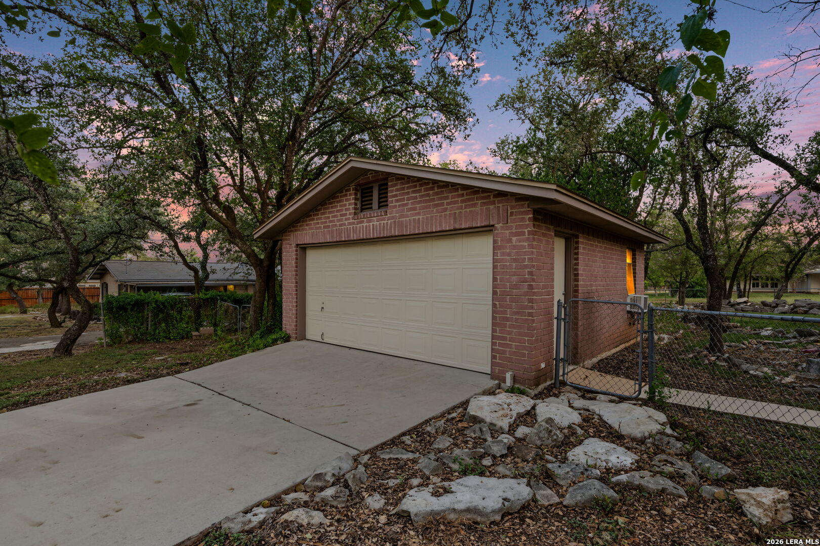 106 Mecca Dr