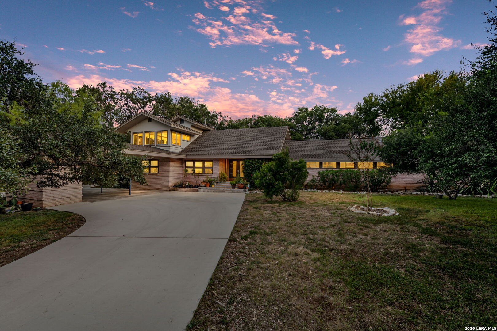 106 Mecca Dr