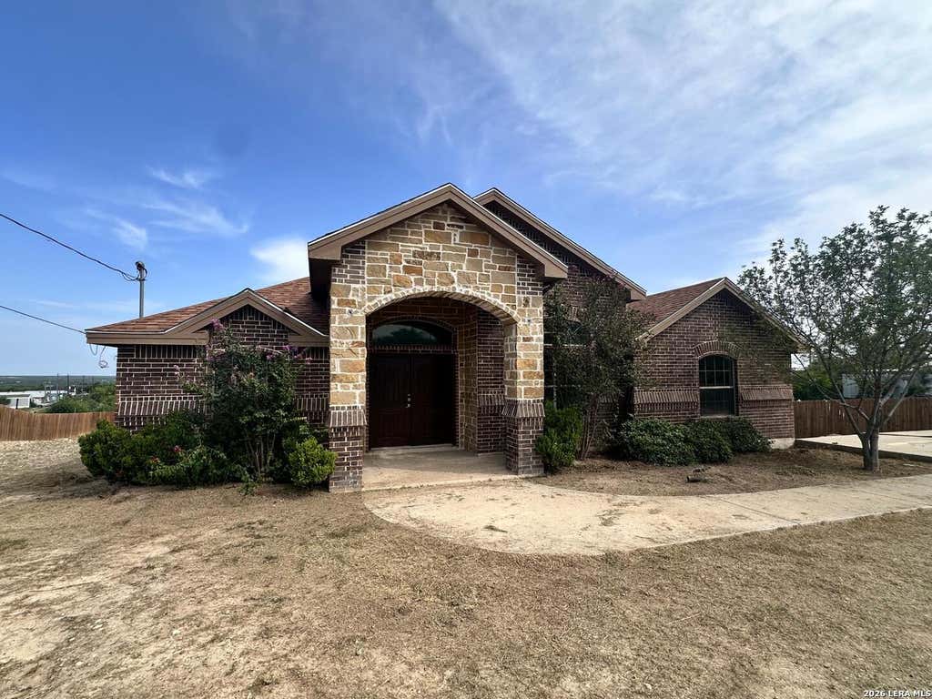 Photo of 218 View Drive, Eagle Pass, TX 78852 (MLS # 2001548)