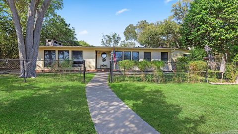 1049 Ivy Ln Terrell Hills TX 78209