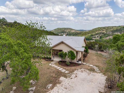 Photo of 101 MOUNTAIN TOP DR, Boerne, TX 78006 (MLS # 1959915)