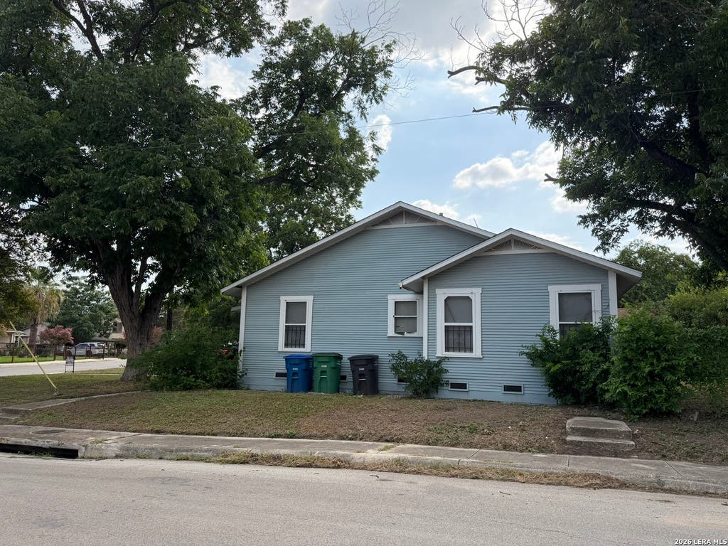 Photo of 949 Aransas, San Antonio, TX 78210 (MLS # 2003266)