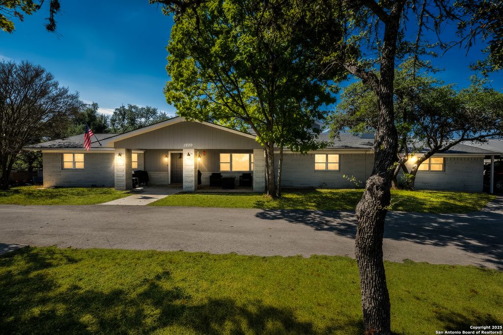 Photo of 1220 Inspiring View, Canyon Lake, TX 78133 (MLS # 1918244)