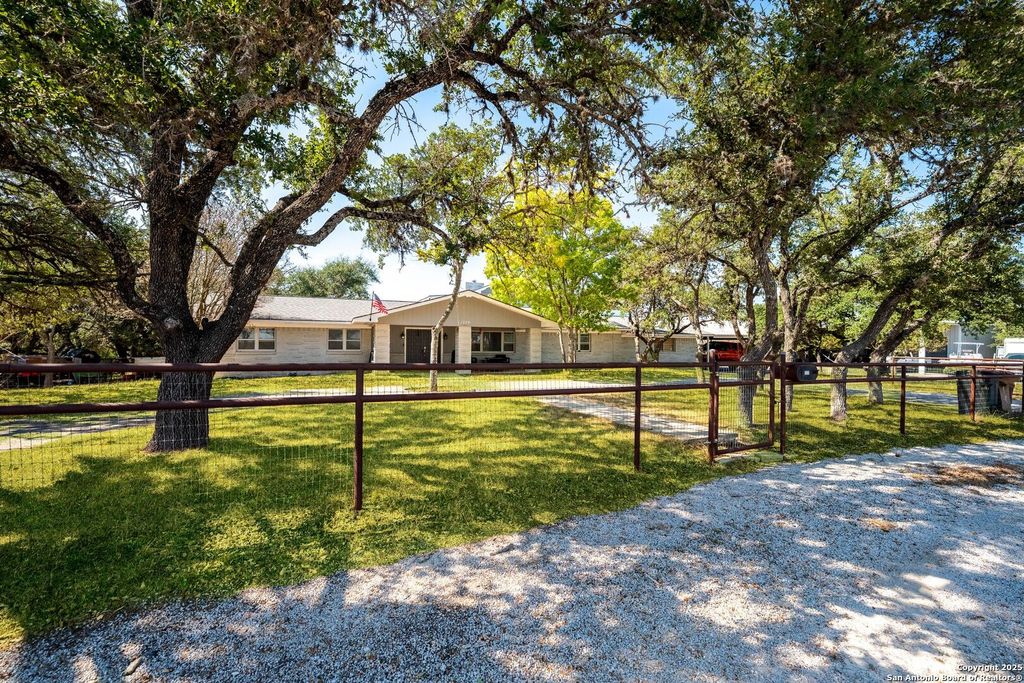 Photo of 1220 Inspiring View, Canyon Lake, TX 78133 (MLS # 1918244)