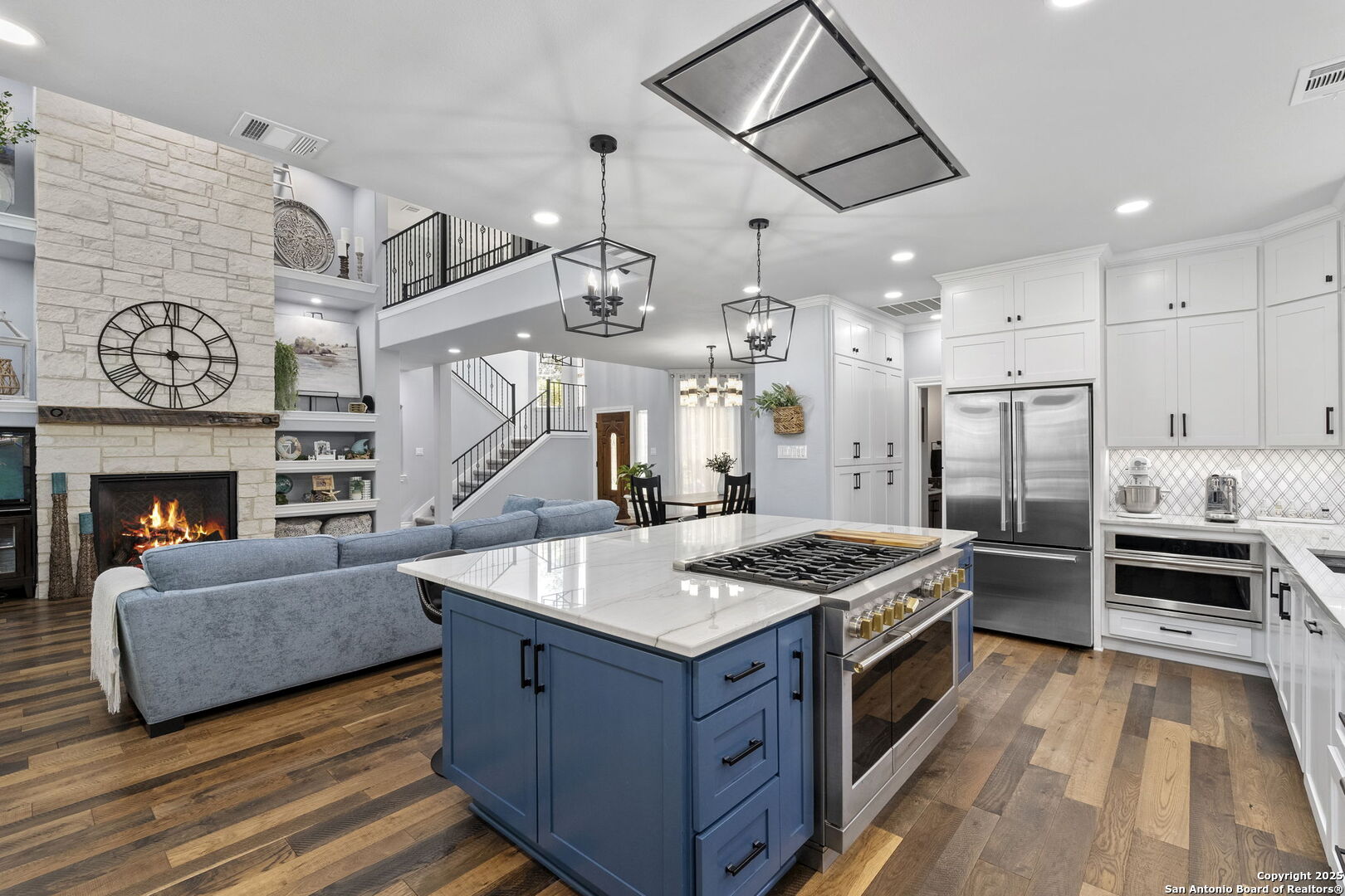 15902 Socorro Falls