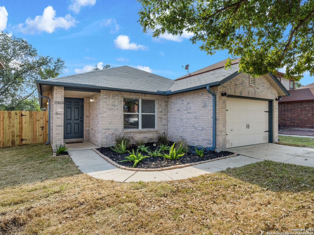 Photo of 11010 Victors Hill, San Antonio, TX 78254 (MLS # 1912791)