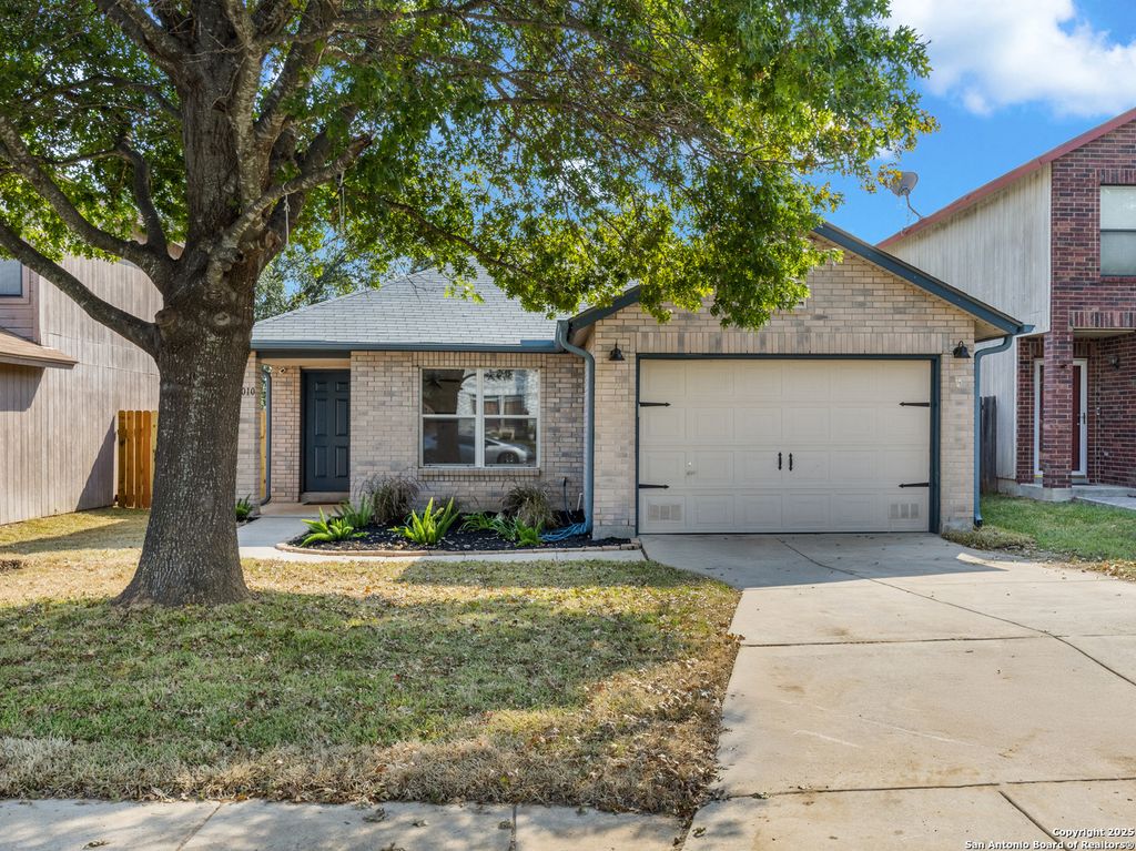 Photo of 11010 Victors Hill, San Antonio, TX 78254 (MLS # 1912791)