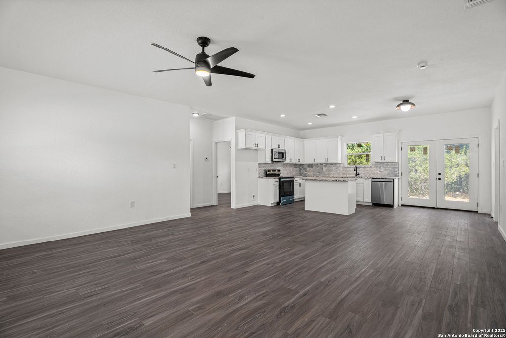 Photo of 1130 Greenhill Dr, Canyon Lake, TX 78133 (MLS # 1914112)