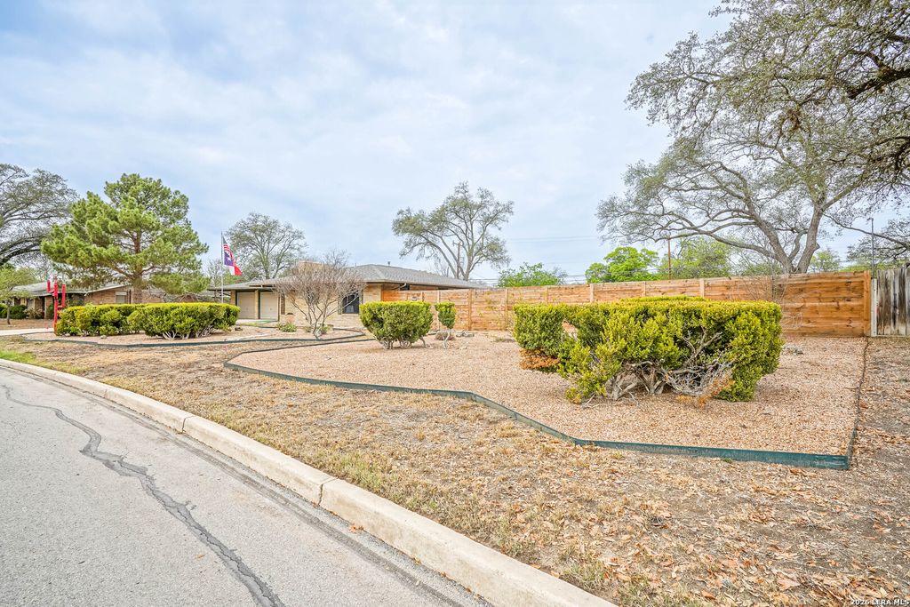 Photo of 245 Windcrest Dr, Windcrest, TX 78239 (MLS # 1955122)