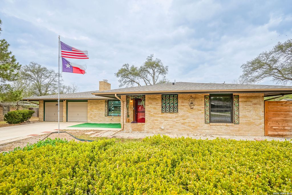 Photo of 245 Windcrest Dr, Windcrest, TX 78239 (MLS # 1955122)
