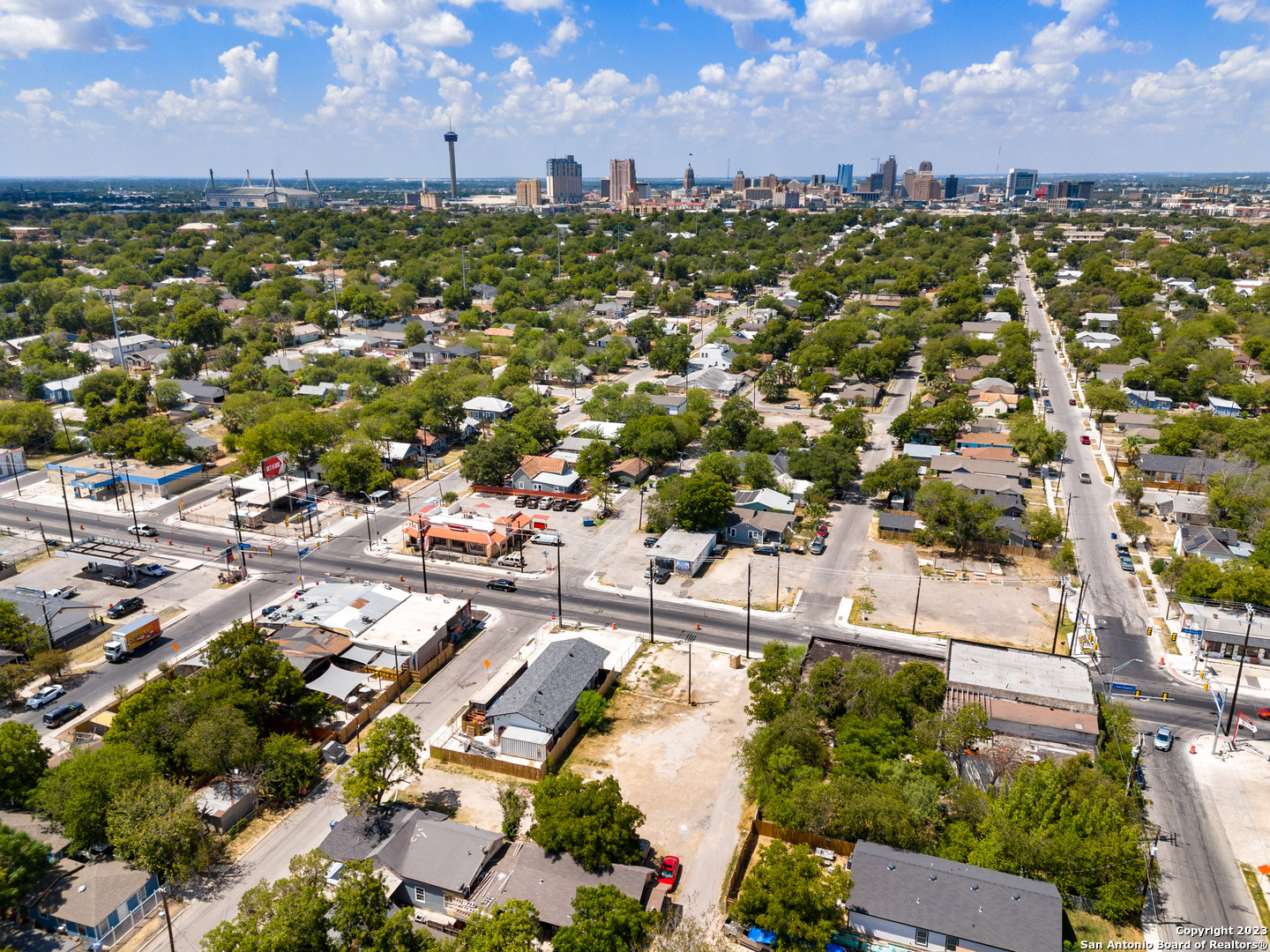 Search 920 N NEW BRAUNFELS AVE